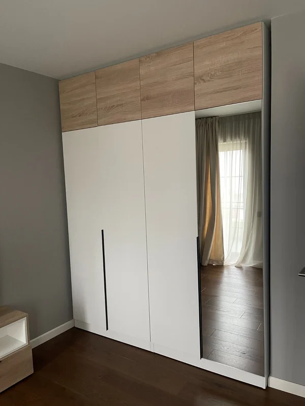 Dressing cu anexe si oglinda aplicata o usa